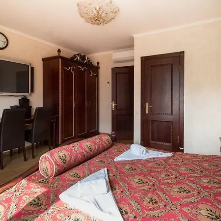 Old Terrace Apartment